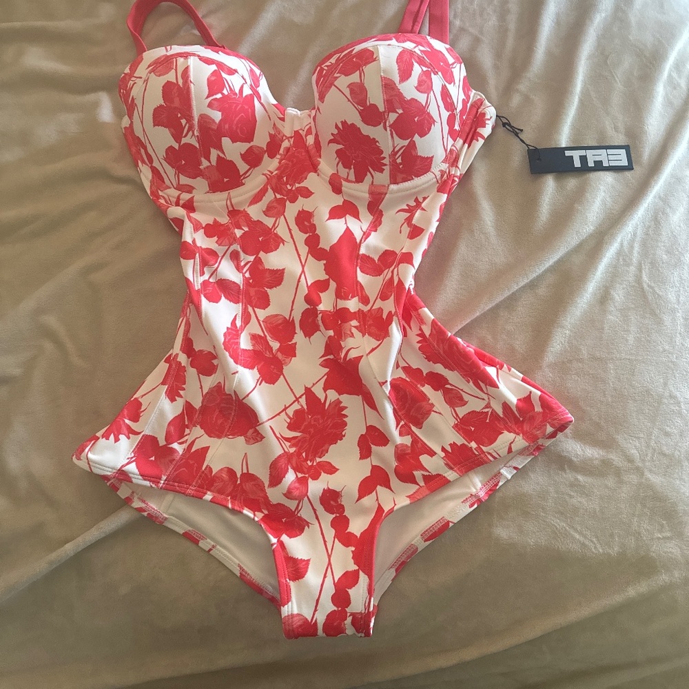 NWT TA3 Rosey Hipster M Short F/G cup